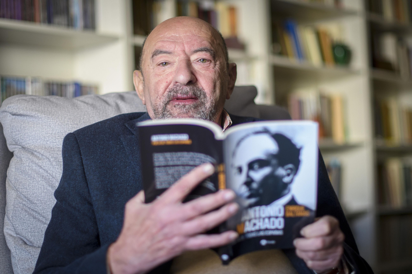 Enrique Baltanás, con su nuevo libro.