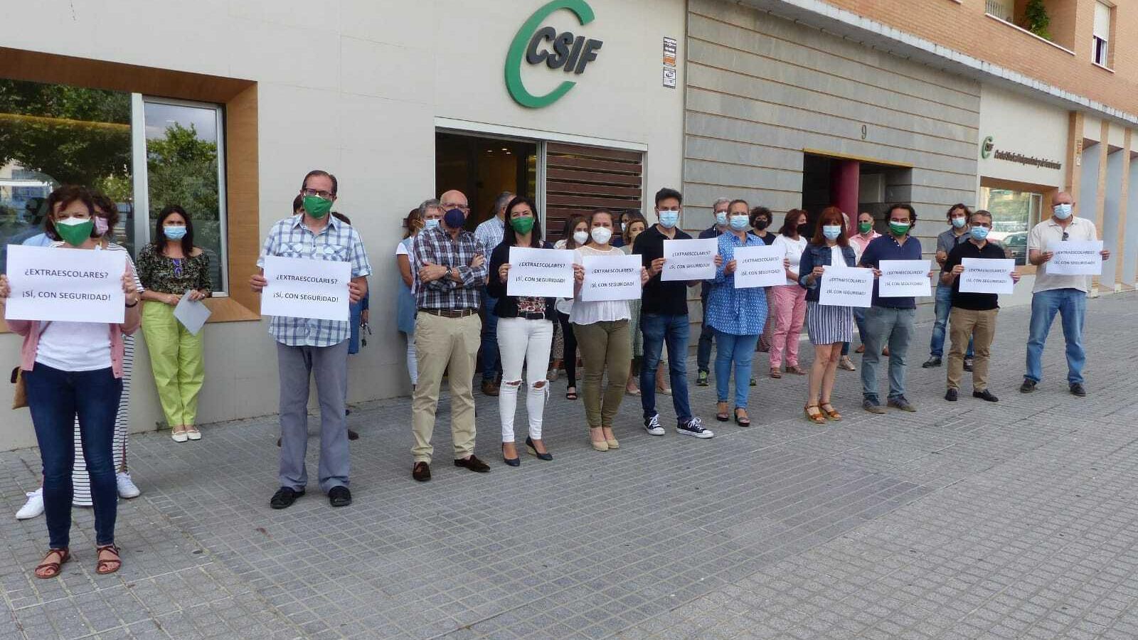 Concentración de delegados y trabajadores de CSIF.