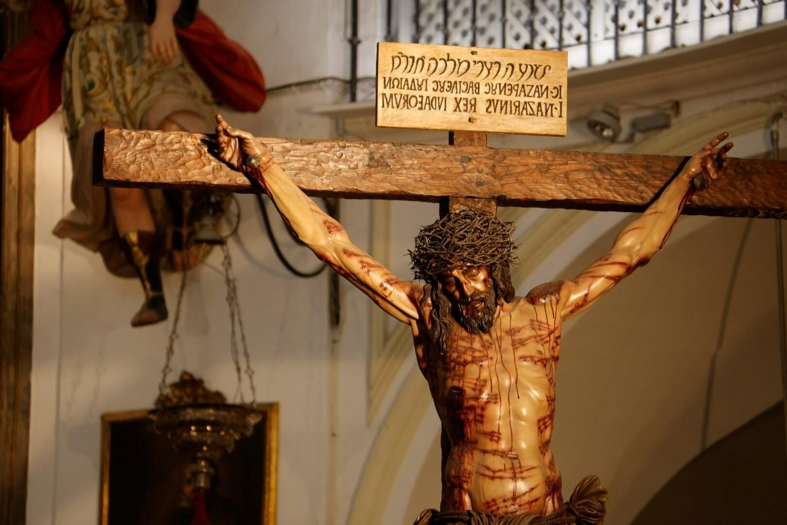 Rezos en San Rafael a la Universitaria en este Martes Santo de Córdoba, en imágenes