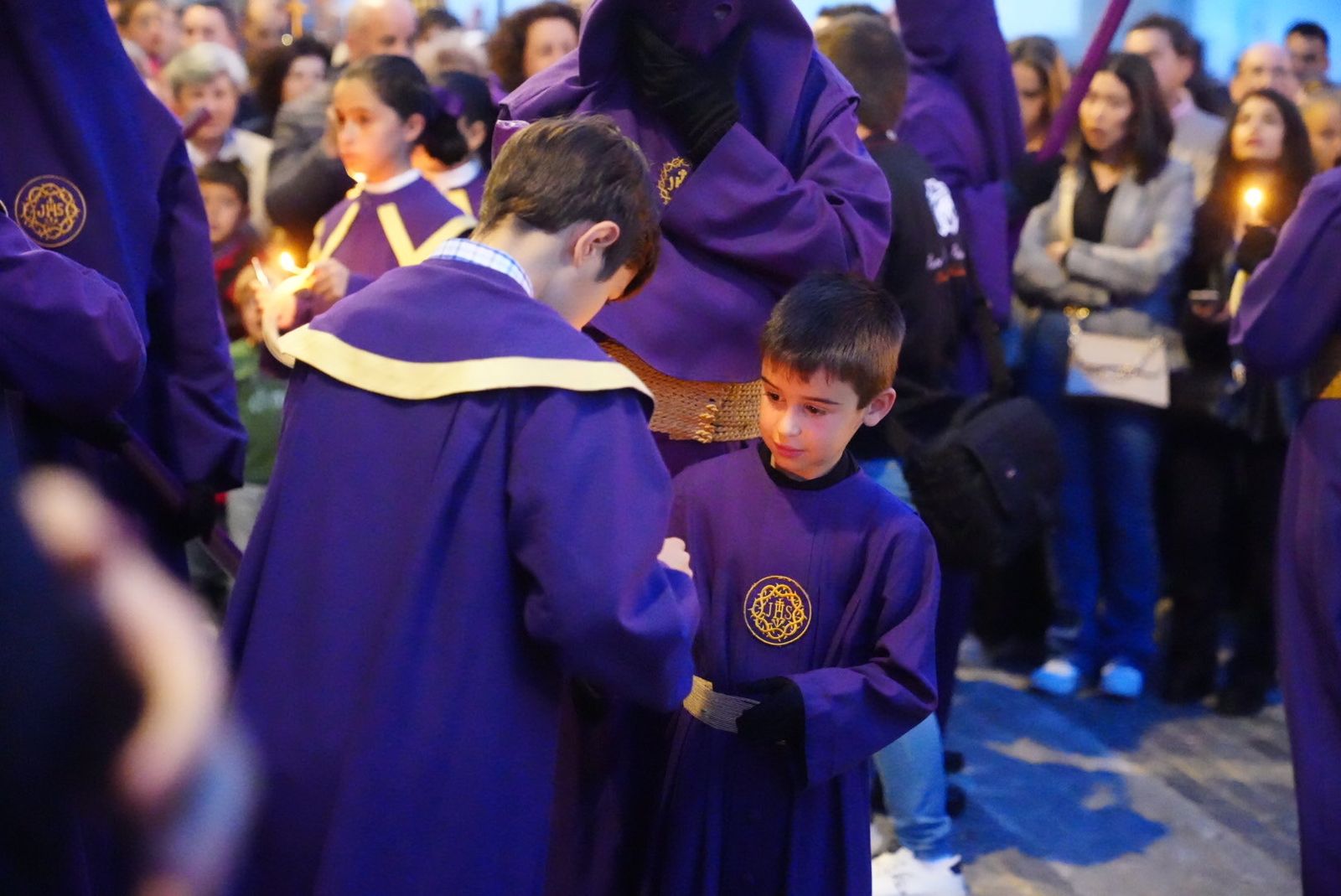 Martes Santo en Pozoblanco: La procesión de Jesús Nazareno y los Dolores, en fotografías