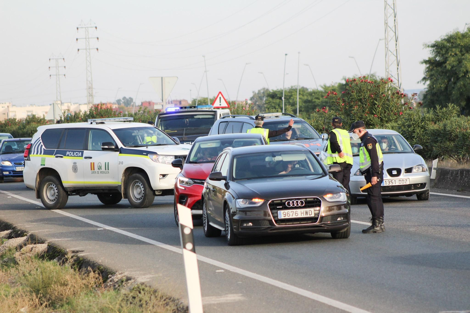 El control de la Policía a la salida de Córdoba, en fotografías