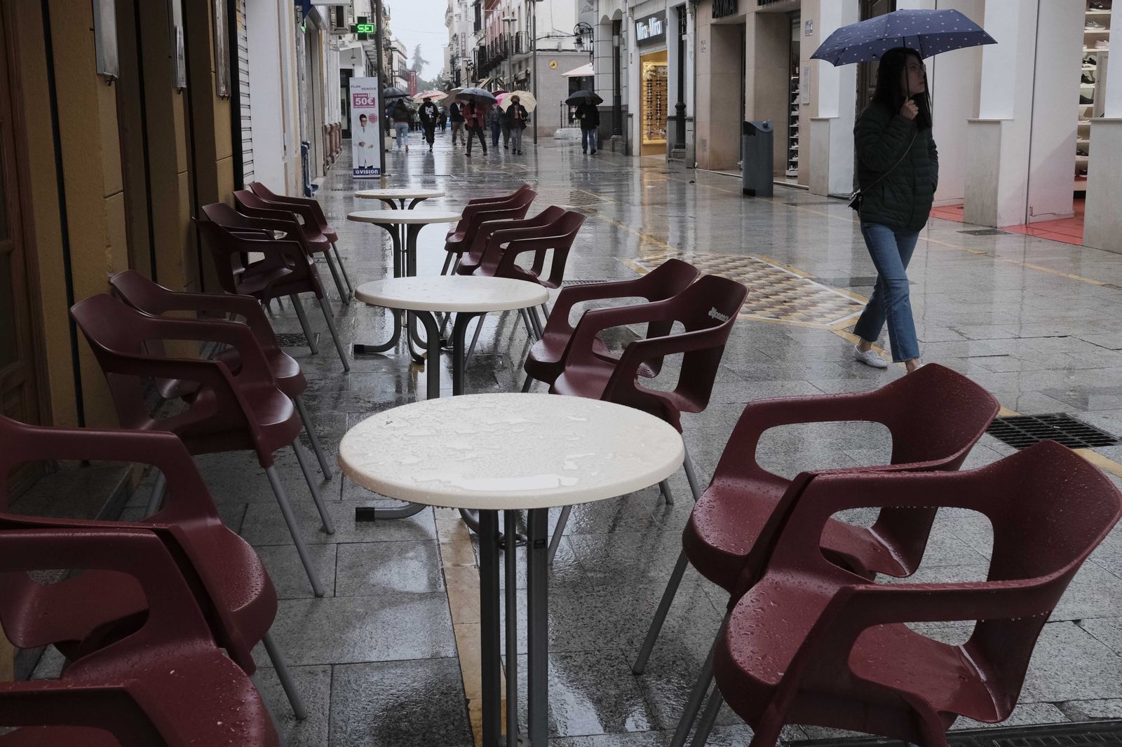 La lluvia y la niebla transforman Ronda, en fotos