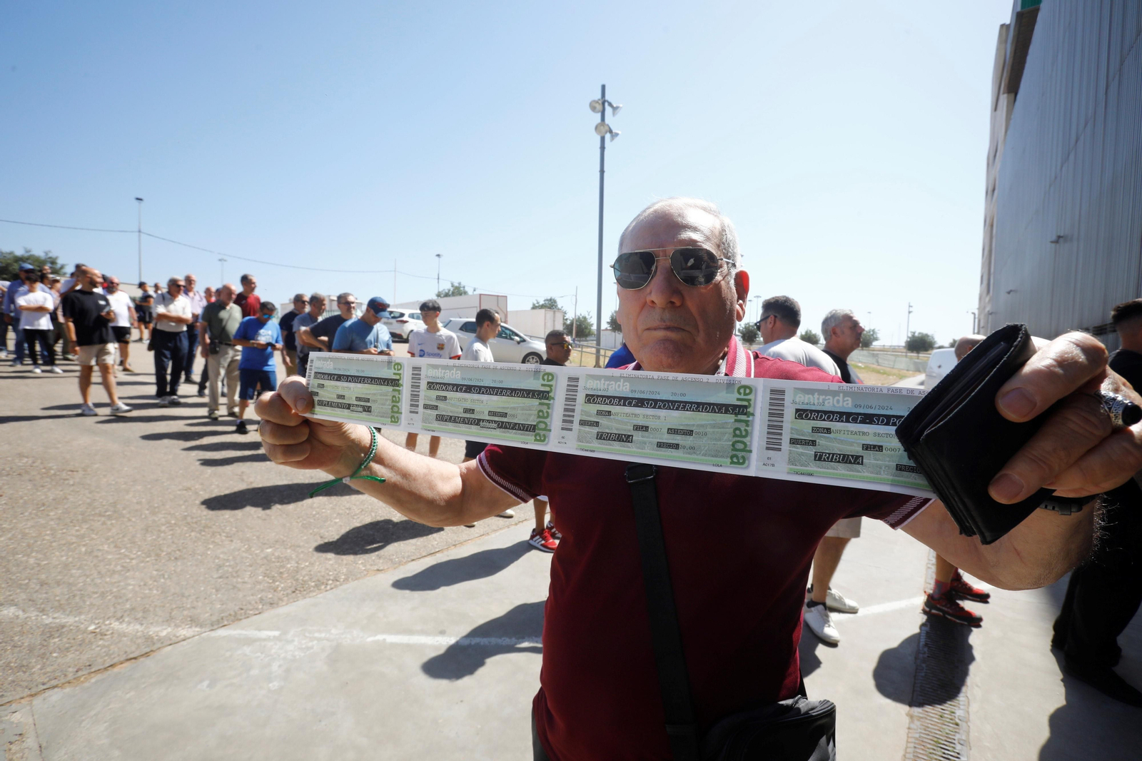 Colas en El Arcángel para hacerse con las entradas de los partidos del Córdoba CF ante la Ponferradina