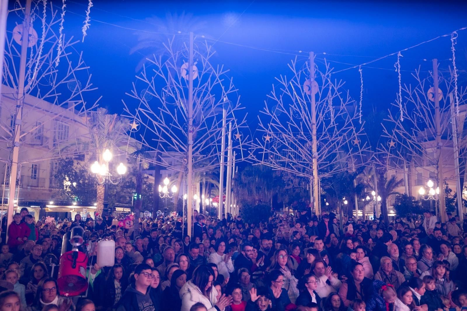La gran nevada y el encendido del alumbrado extraordinario en Cádiz