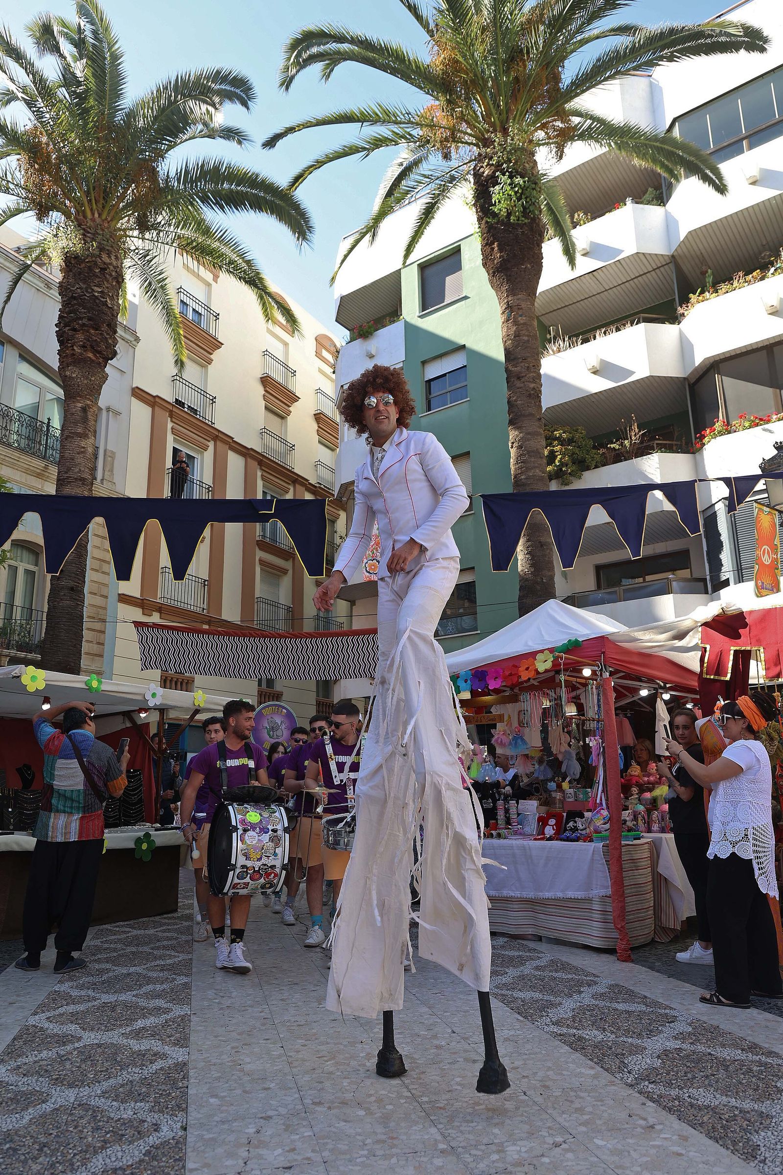 El mercadillo hippie de la Fiesta de la Primavera de La Línea, en imágenes