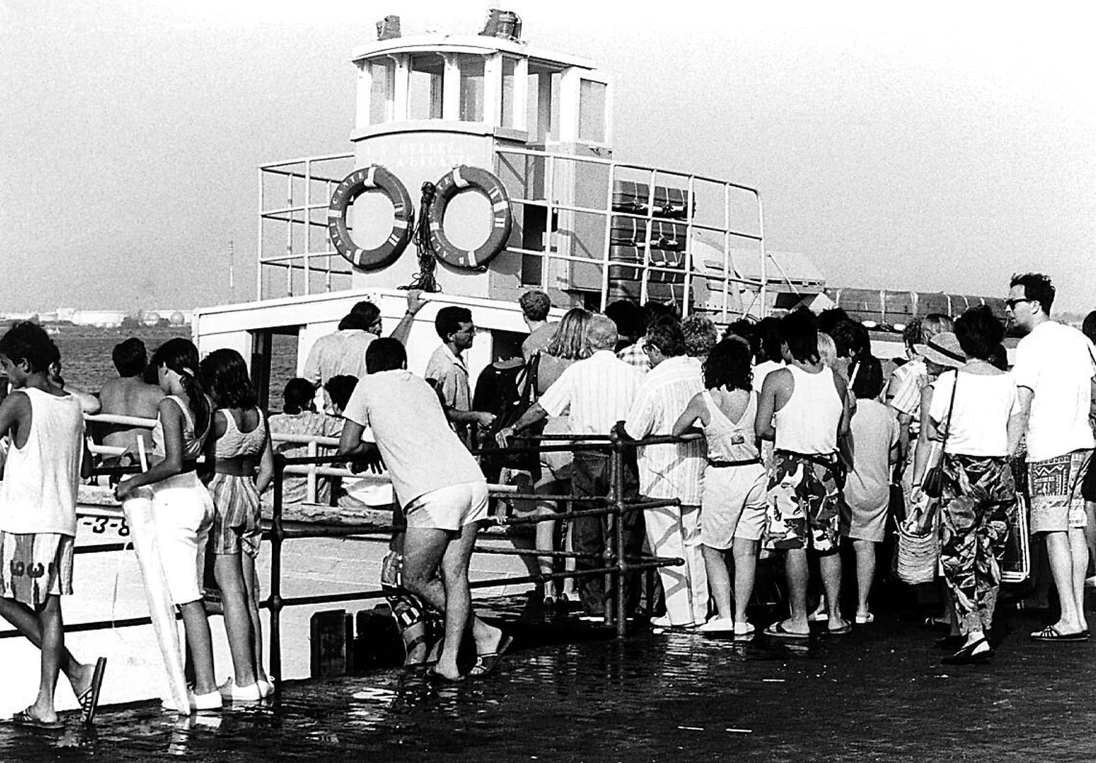 Julio 1992: Cuando la canoa de Punta Umbría realizaba hasta 22 recorridos diarios