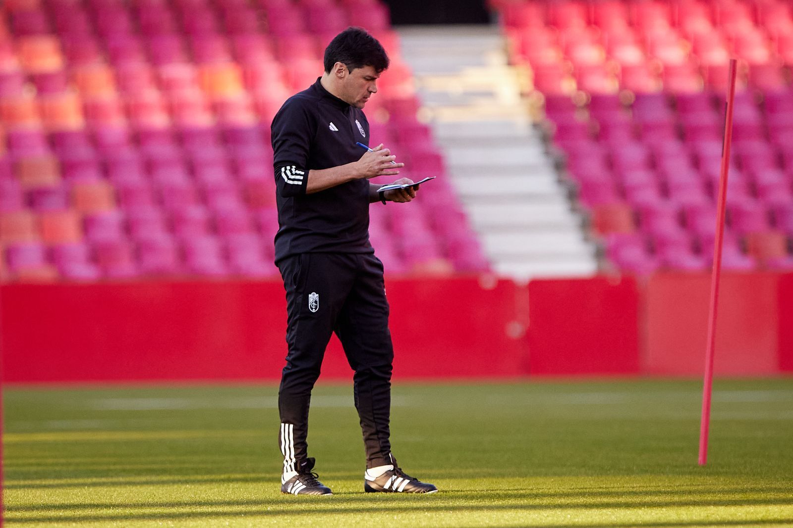 Las primeras imágenes del nuevo entrenador del Granada CF