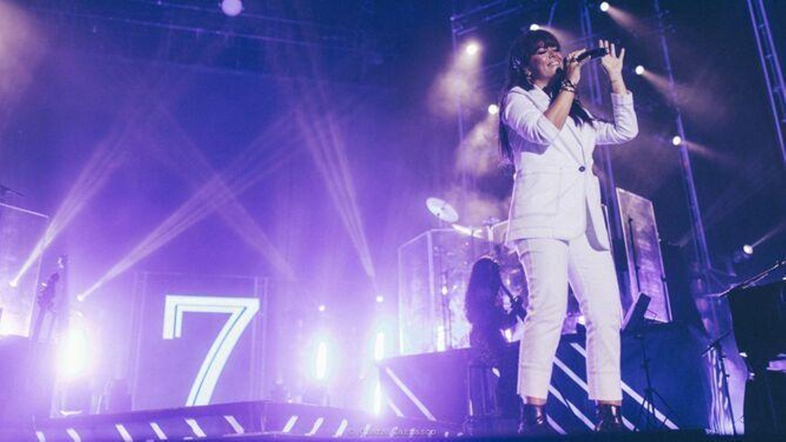 Vanesa Martín en un concierto de Huelva.