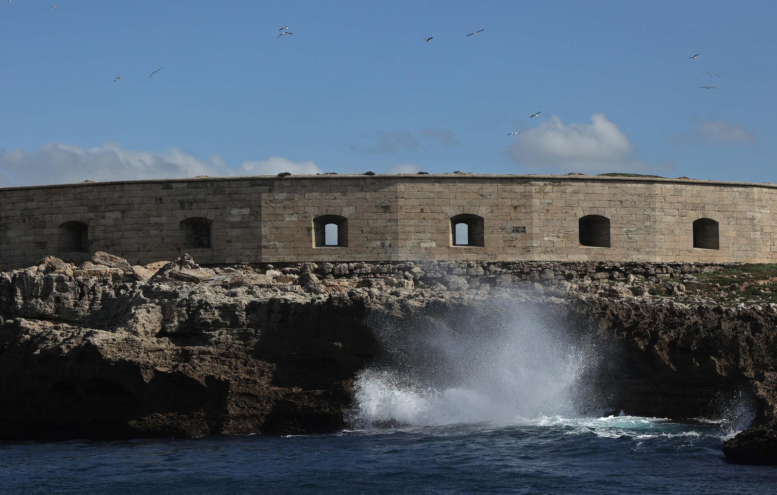 Fotos de la nueva camiseta ecológica del Real Betis fabricada con algas