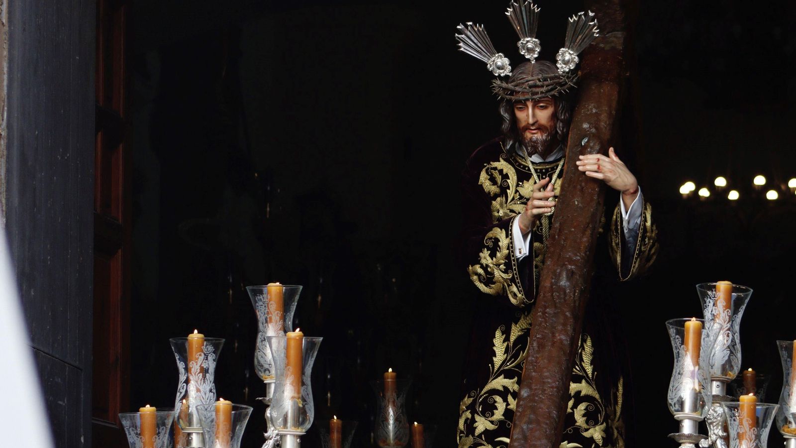Las imágenes de la primera procesión del Nazareno de la Obediencia en Cádiz