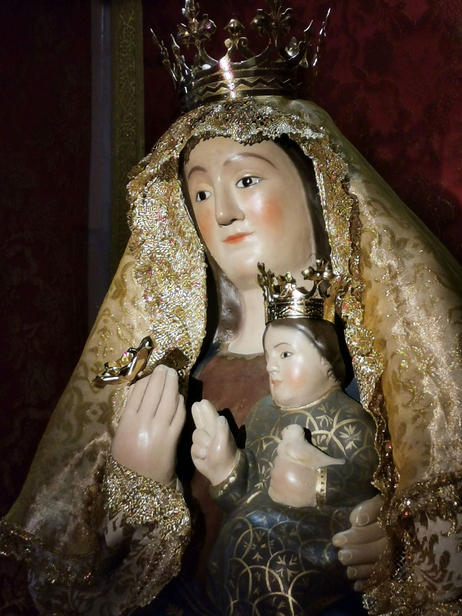Talla de la imagen de la Virgen de Valme donada al hospital que lleva su nombre.