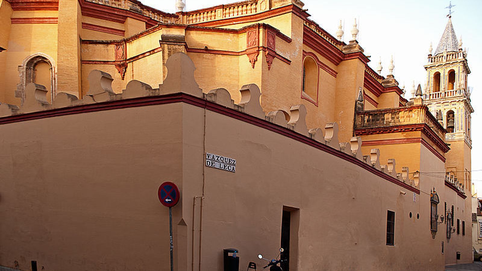 Fachada de la iglesia de santa ana