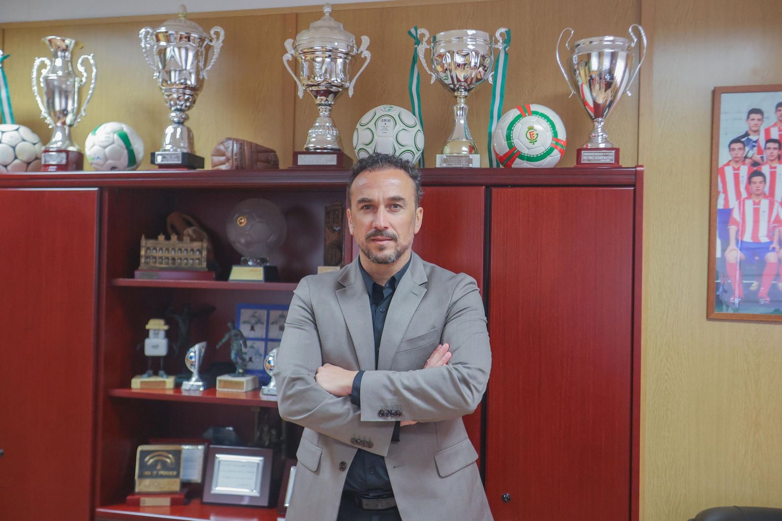 Ismael Mazuecos en la sede de la Federación Granadina de Fútbol.