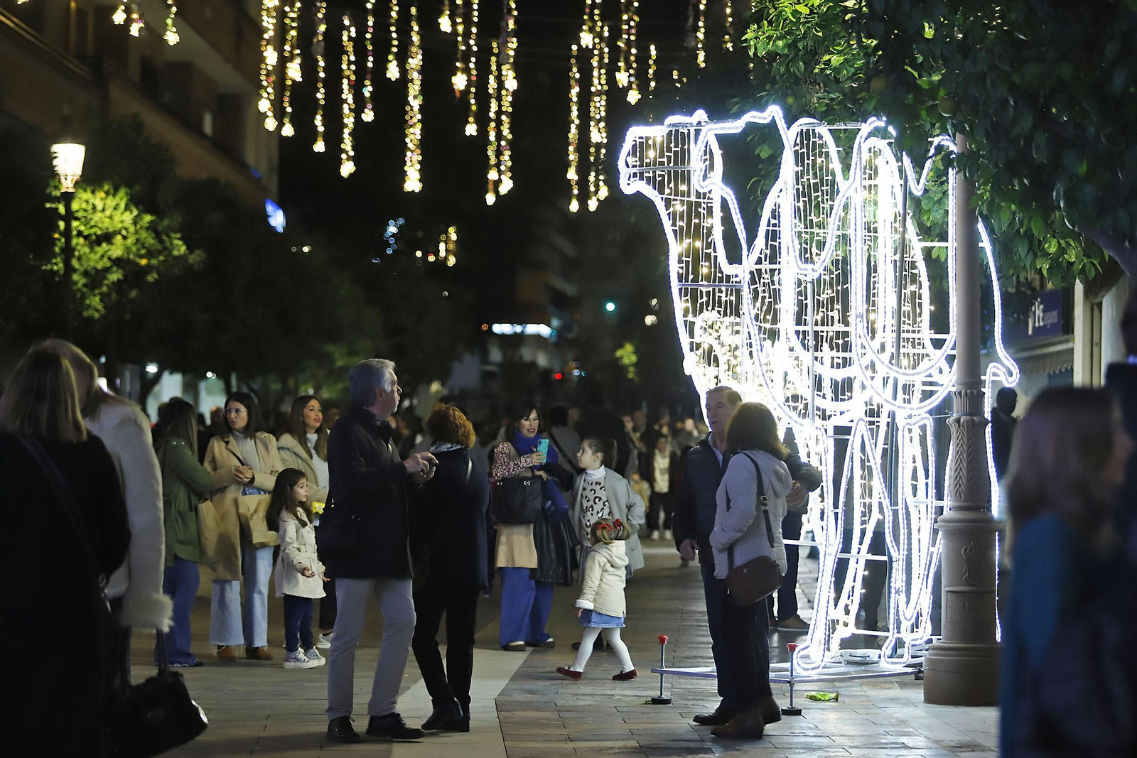 Imágenes del alumbrado navideño en las calles de Huelva