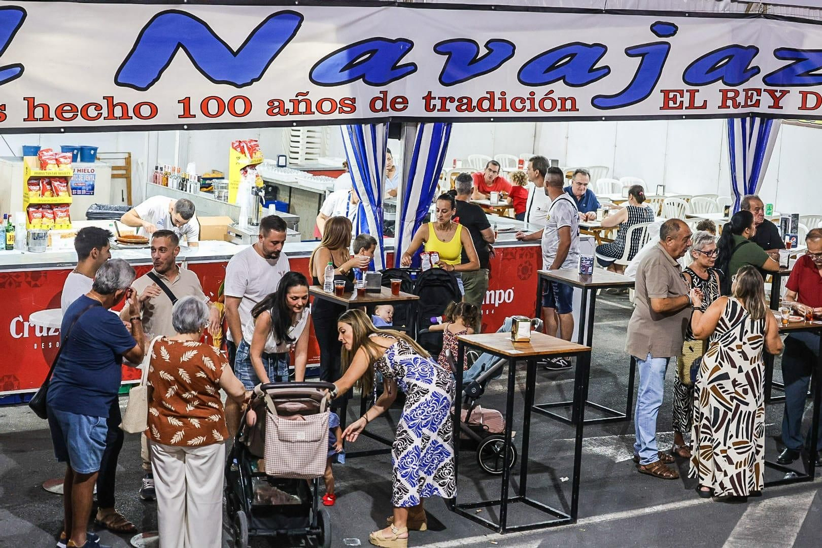 Ambiente este viernes en una de las casetas del recinto de La Orden.