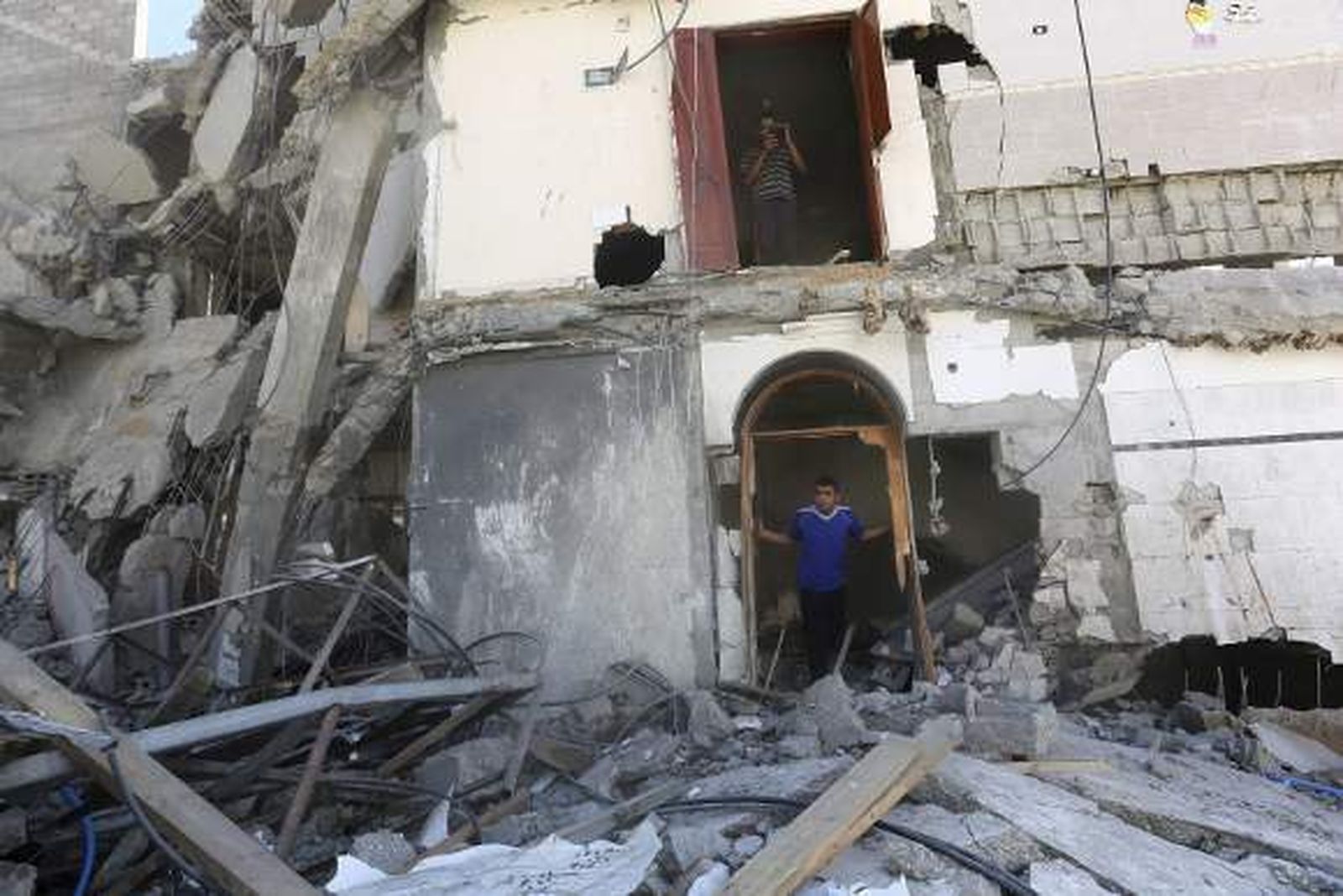 Ascienden a 121 los muertos y más de 900 heridos en la ofensiva israelí en Gaza