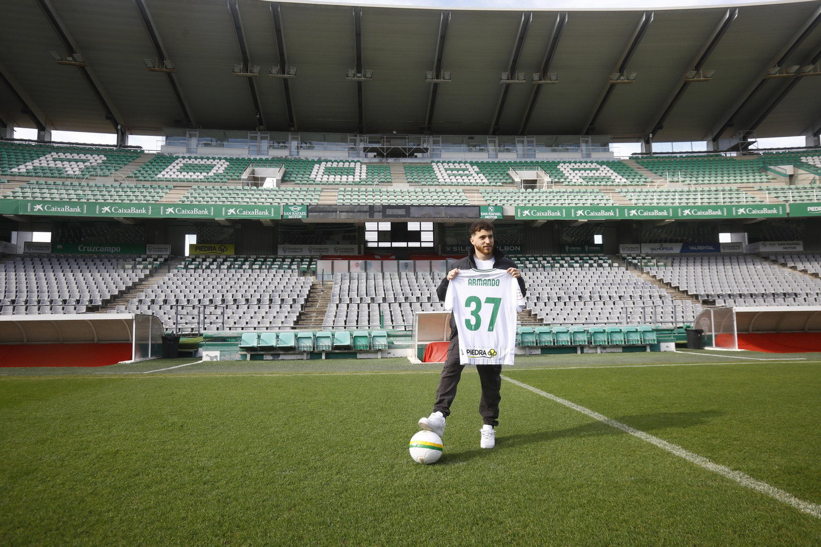 La presentación de Armando Shashua como jugador del Córdoba CF, en imágenes