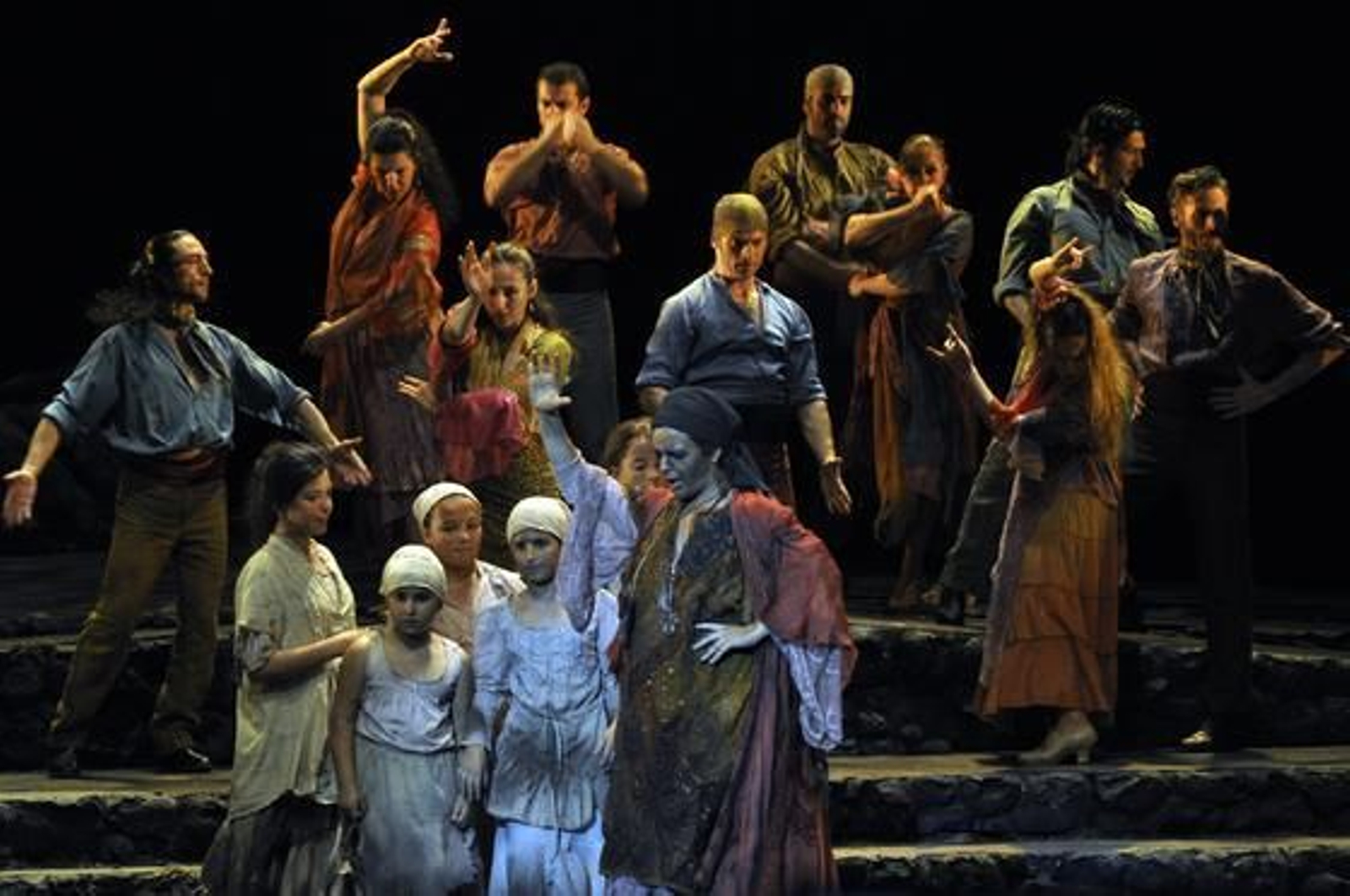 Imágenes del ensayo general de 'El gato montés' en el Teatro de la Maestranza. / Manuel Gómez