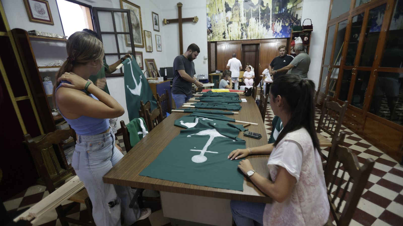 Preparativos en las iglesias de Algeciras para la Magna Mariana, en imágenes