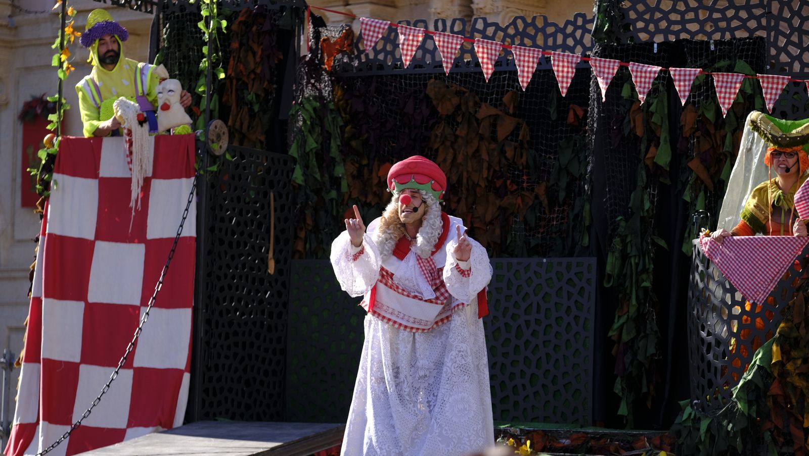 Imágenes del teatro infantil del navidad, en la Plaza Vieja de Almería