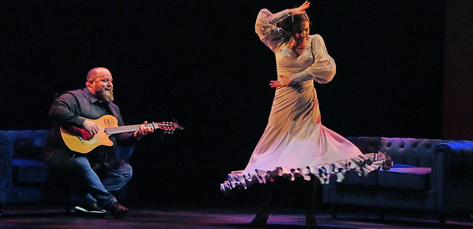 David Barrull, acompañando el baile de María José Franco en el Villamarta.