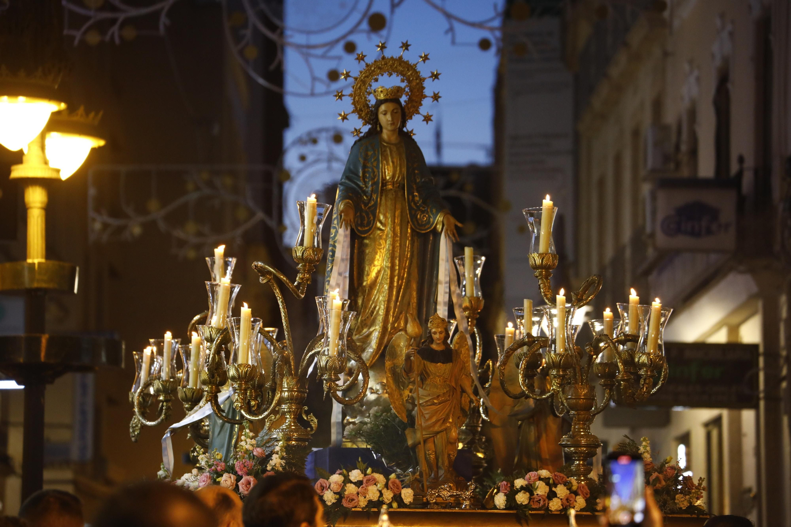La procesión de la Virgen Milagrosa de Córdoba, en imágenes