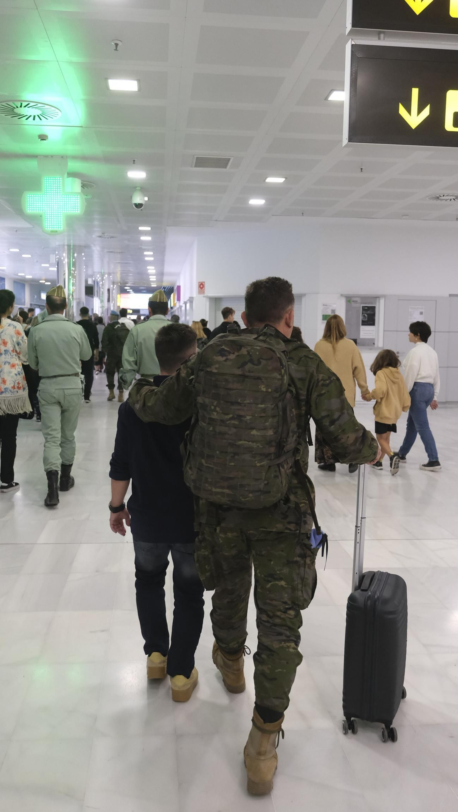 Imágenes de la salida del segundo contingente de La Legión con destino el Líbano