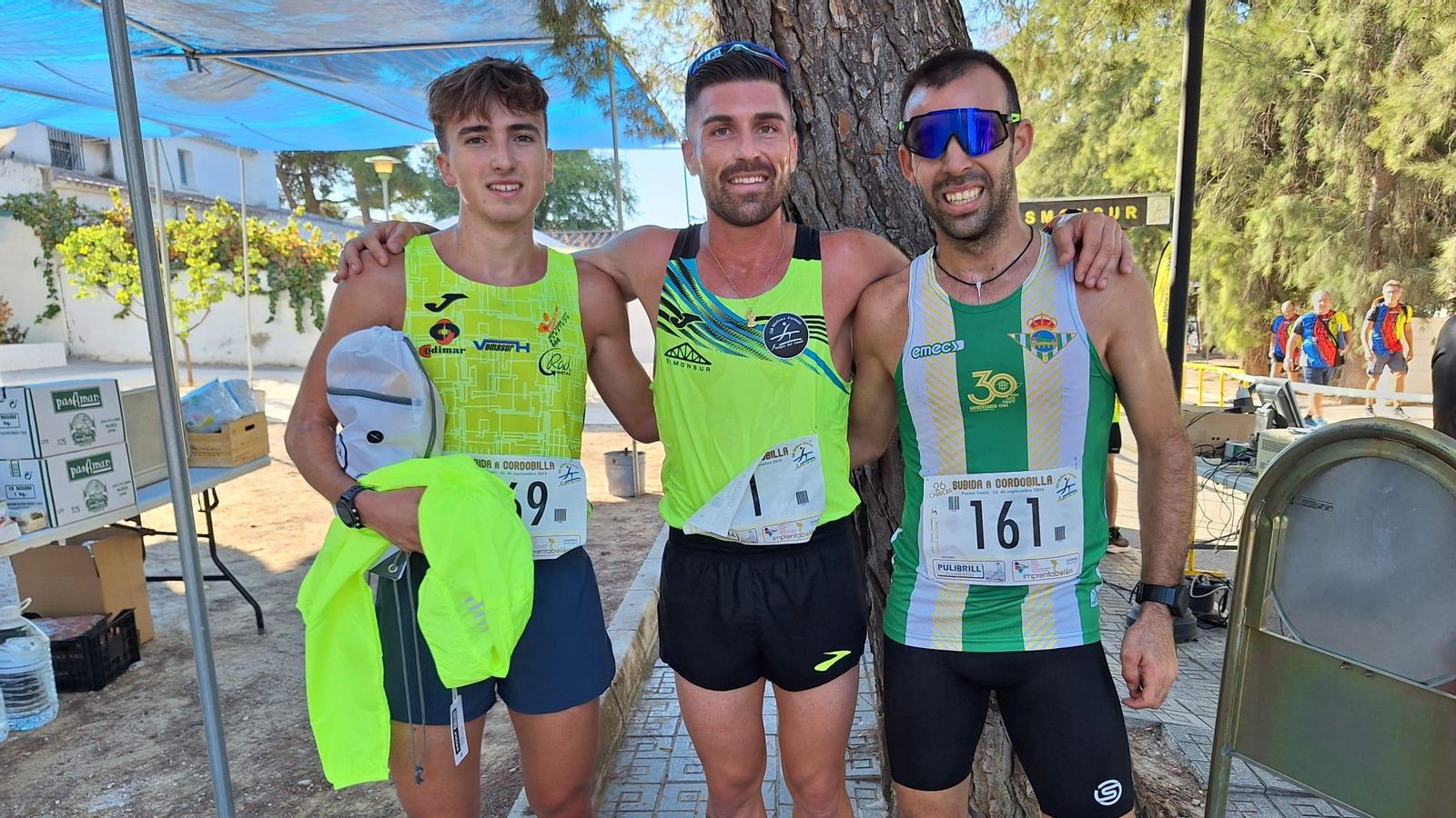 Los tres atletas que coparon el podio masculino en la XXVI Carrera Popular Subida a Cordobilla.