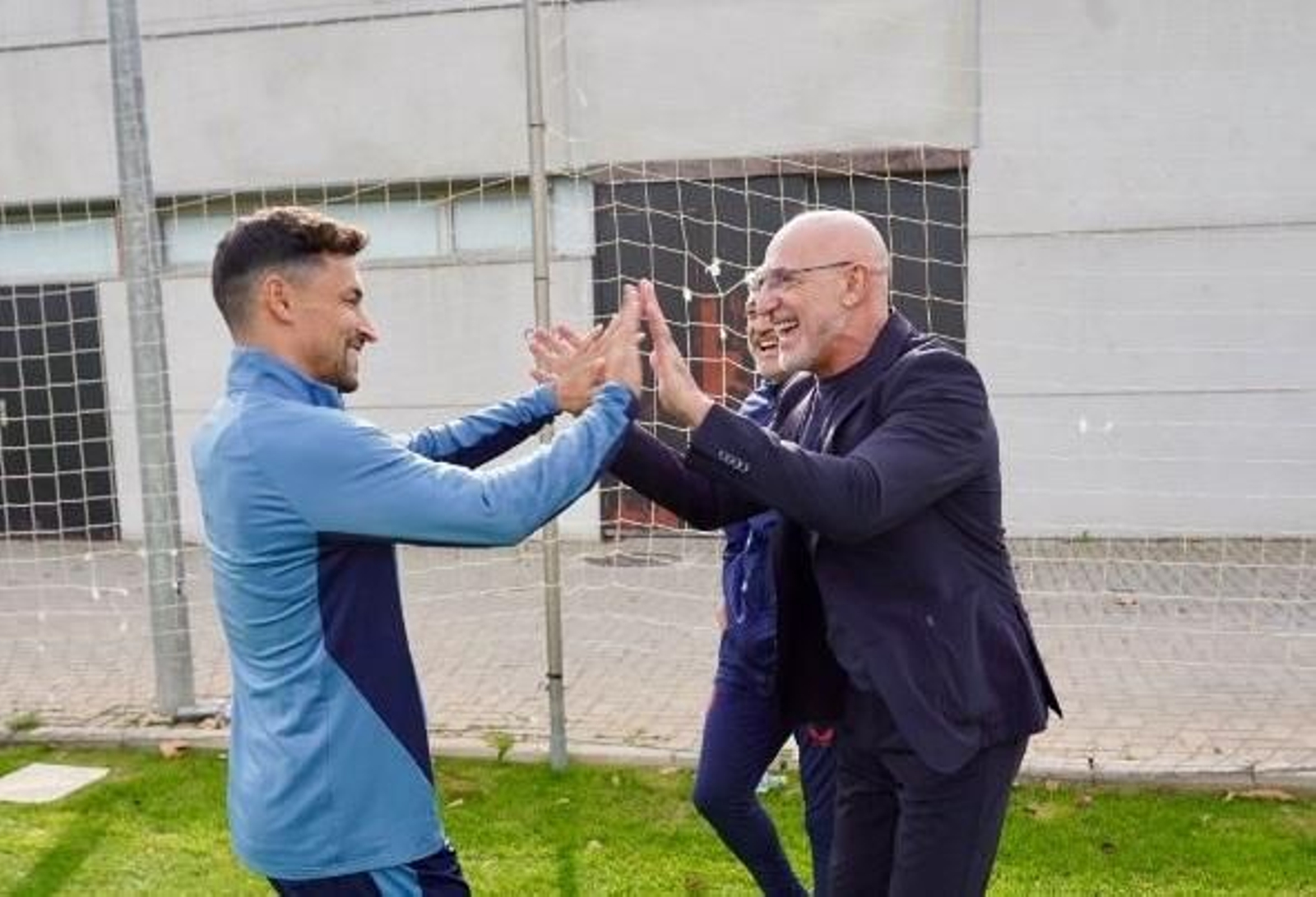 Jesús Navas y De la Fuente se saludan en Las Rozas recientemente.