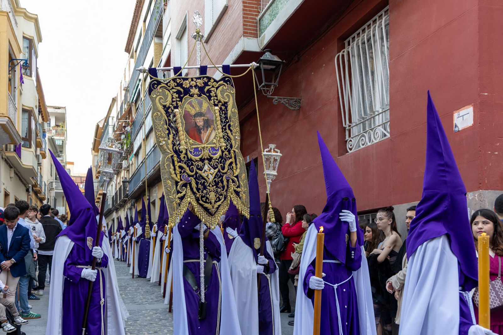 Los jiennenses arropan a las tres cofradías de la tarde en un Domingo de Ramos más caluroso de lo esperado (I)