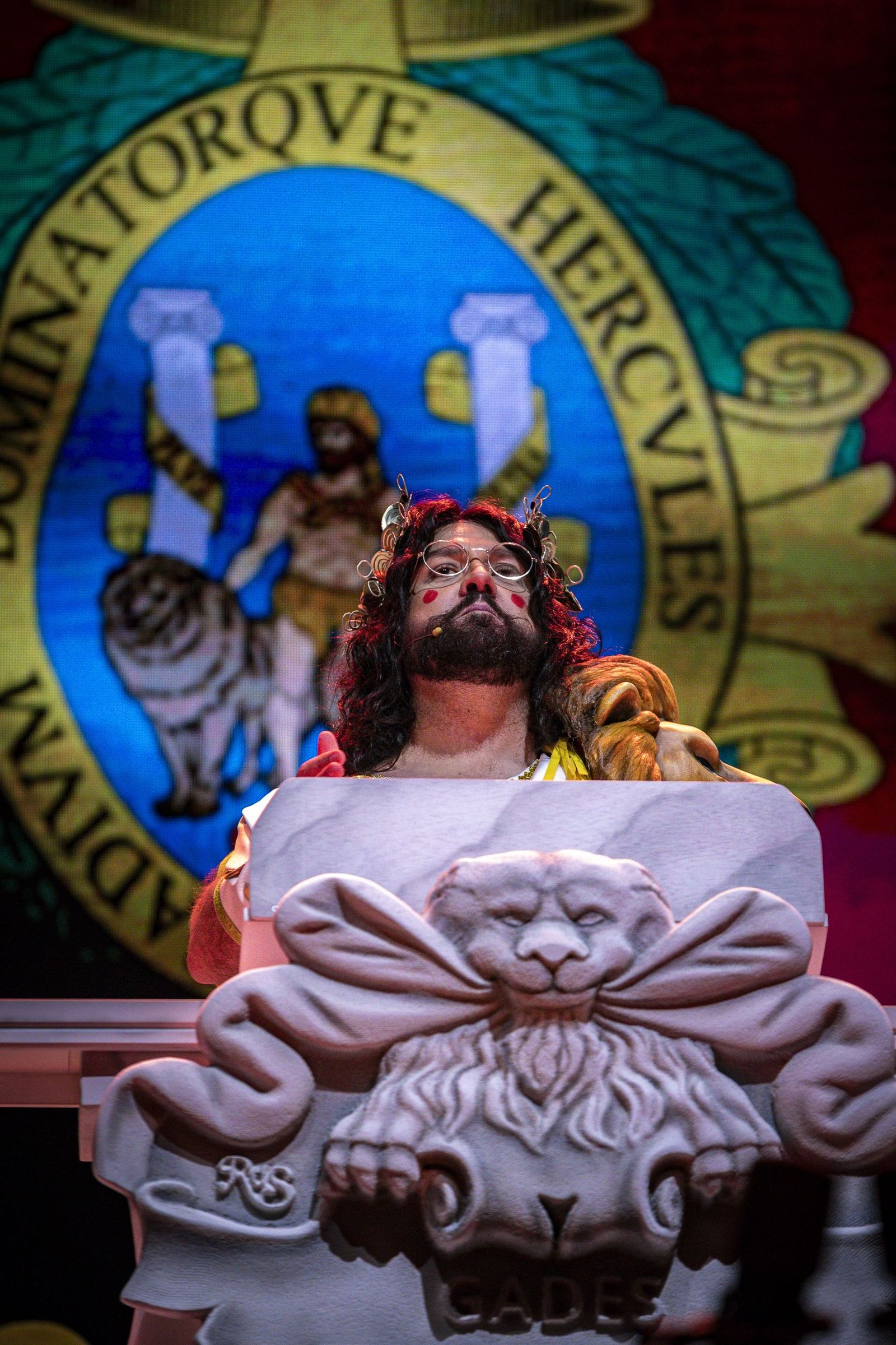 Las imágenes del pregón y la boda de Manu Sánchez en el Carnaval de Cádiz 2026