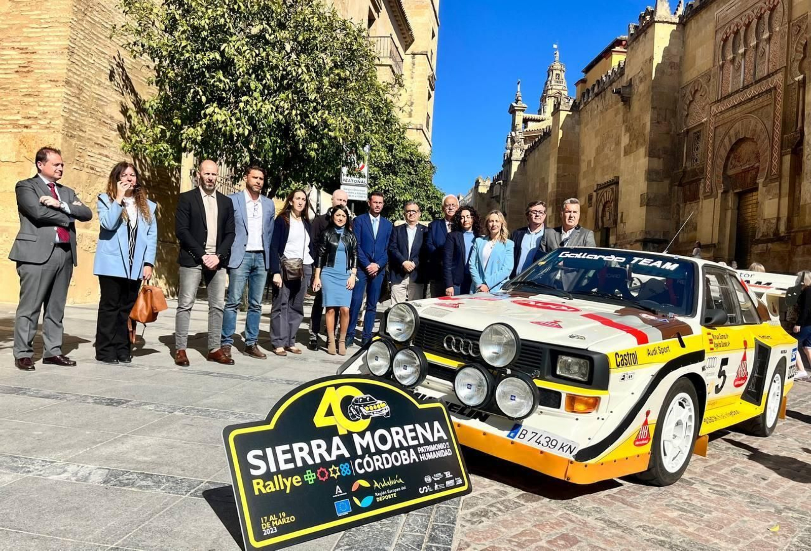 Las autoridades, durante la presentación del evento junto a la Mezquita-Catedral.