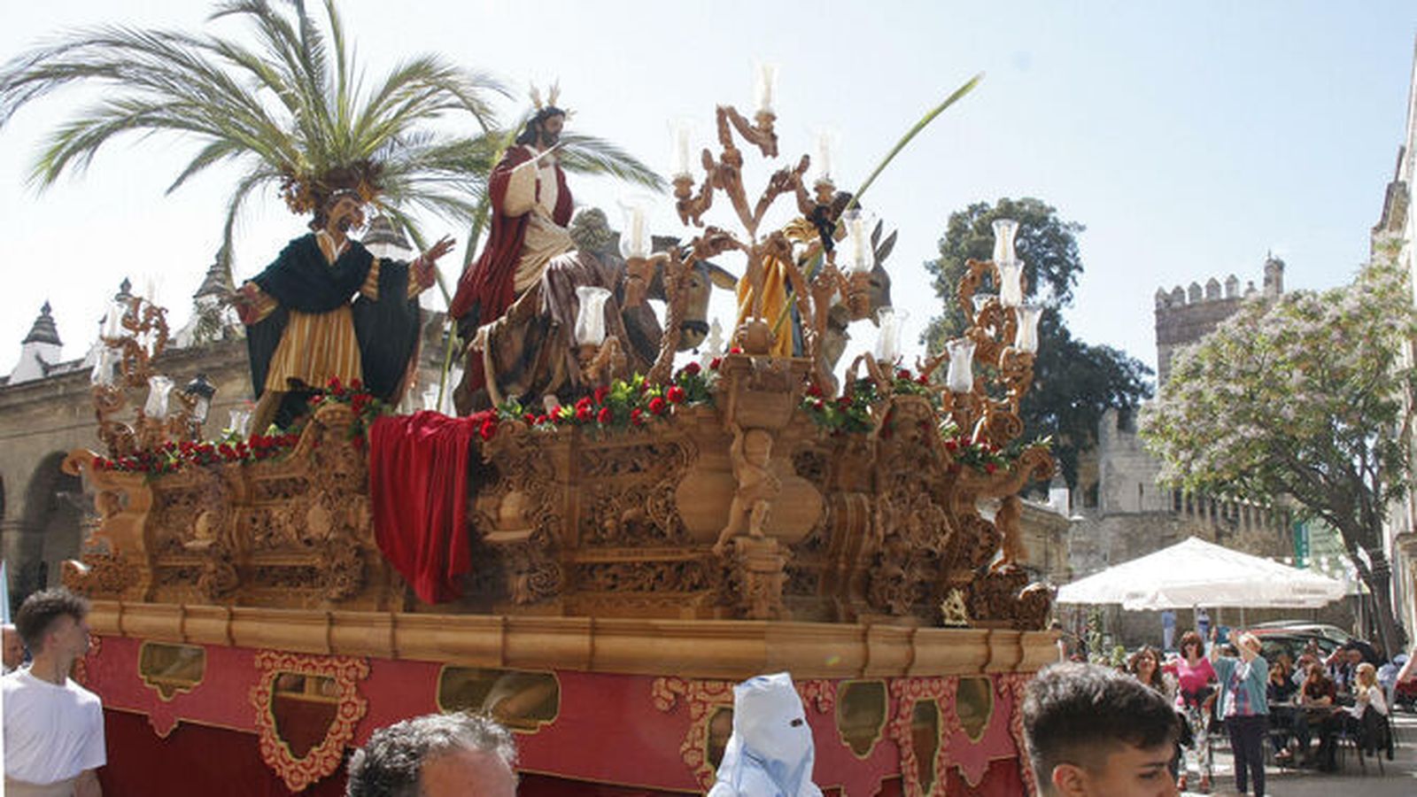 Una imagen del paso de  La Borriquita en su salida de 2019.