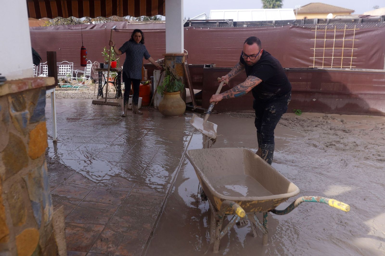 Limpieza en las parcelas de Córdoba tras el tren de tormentas