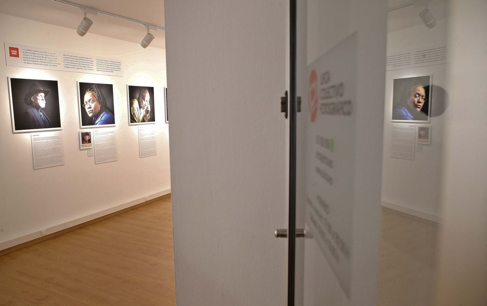 La UFCA  muestra la exposición de Sofía Moro a la Asociación de la Prensa del Campo de Gibraltar