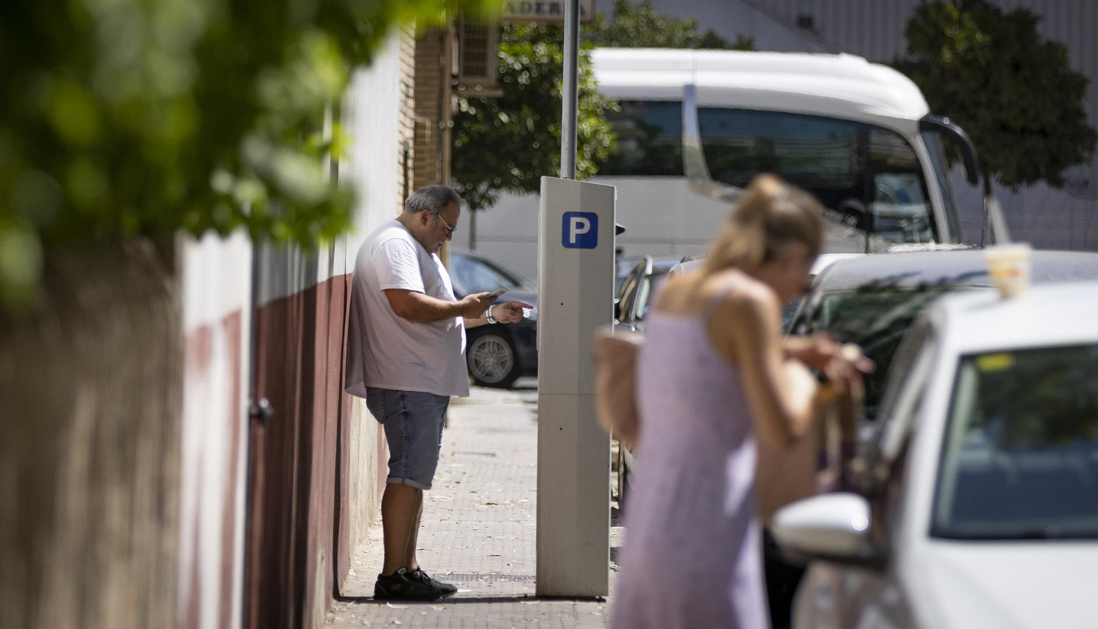 Los usuarios de la zona azul de Sevilla deberán abonar sus tasas en efectivo.
