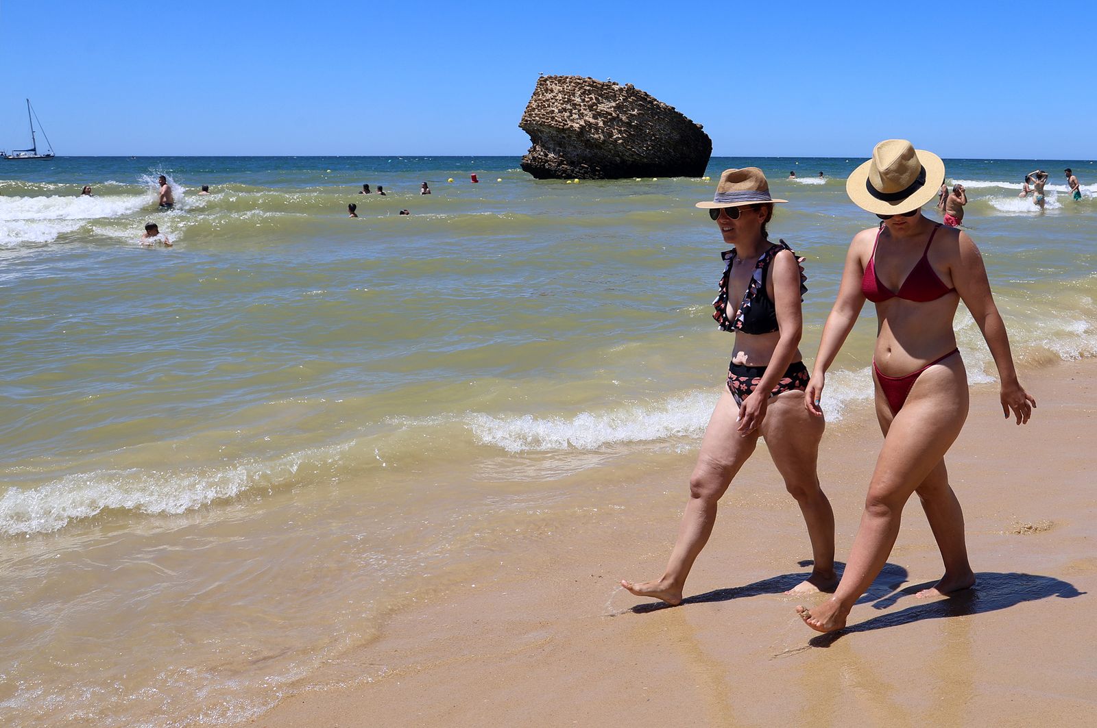 Imágenes de una mañana de calor y playa en Matalascañas