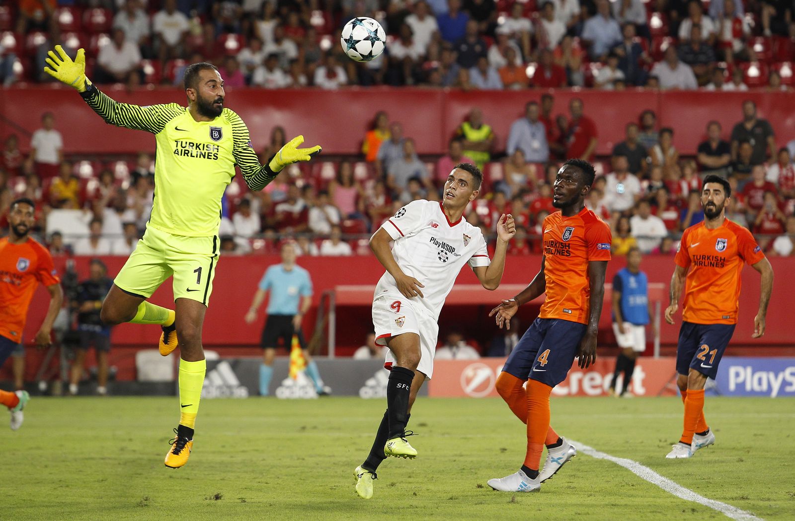 Las imágenes del Sevilla-Basaksehir