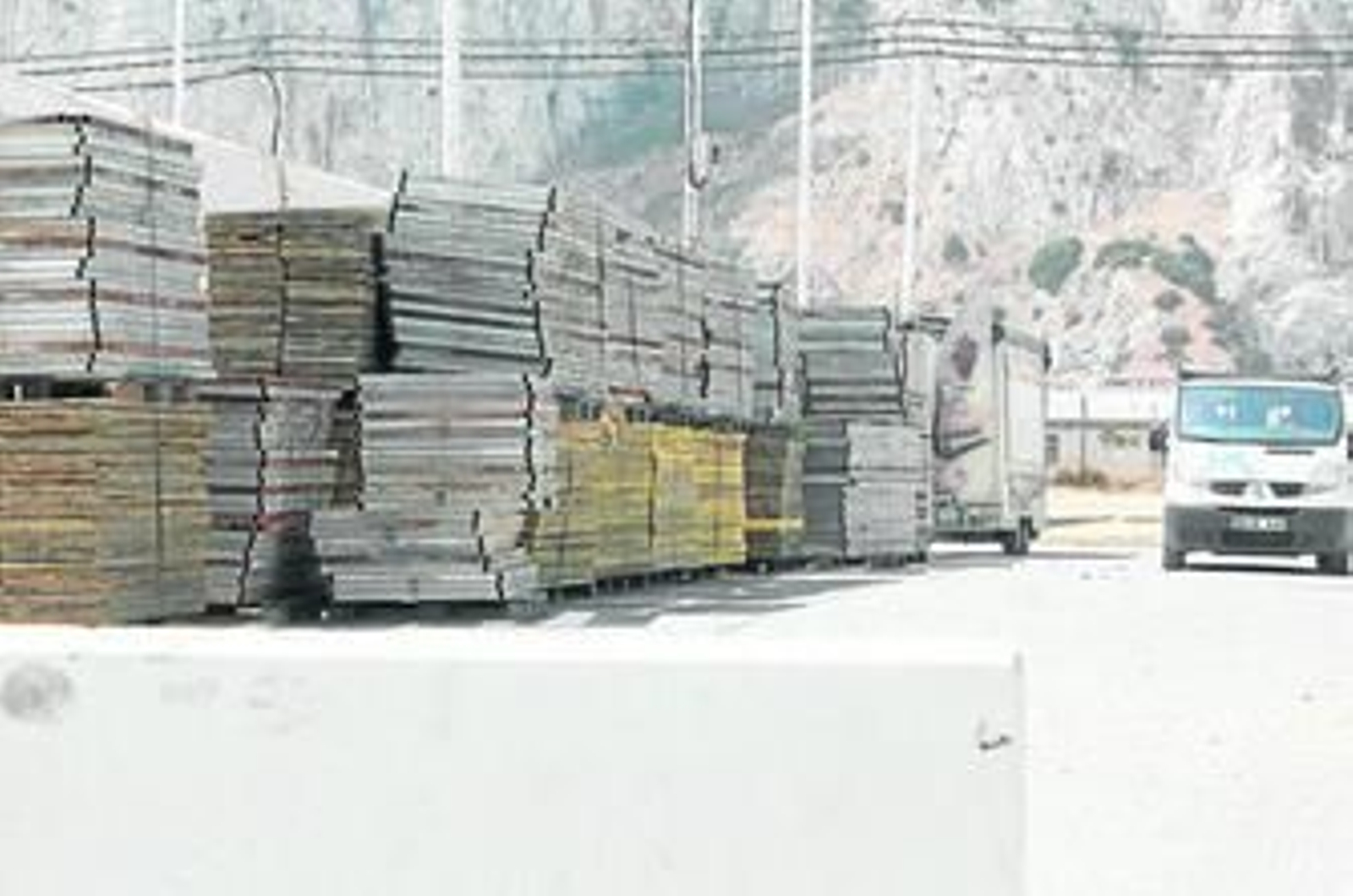 Imagen de los preparativos del montaje de la Feria en el recinto.