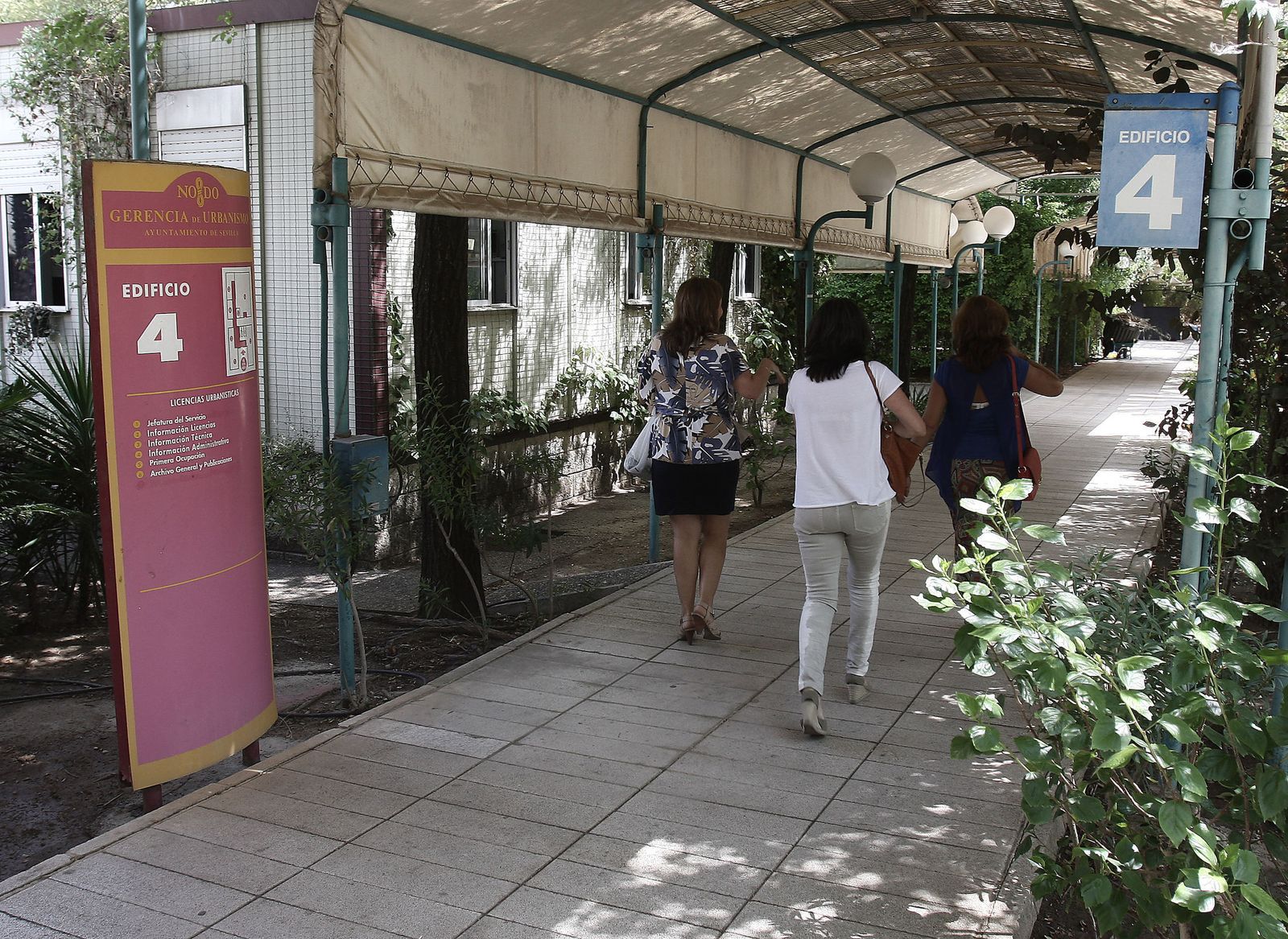 Las caracolas de la Gerencia de Urbanismo y Medio Ambiente de Sevilla en la Cartuja.