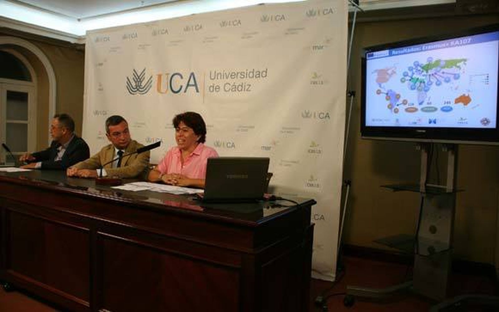 Juan Carlos García, director de Relaciones Internacionales, Eduardo González Mazo y Concha Valero.