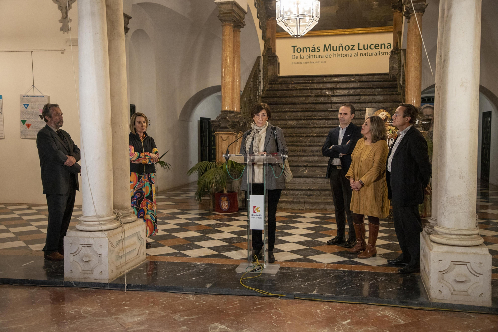 La inauguración de la exposición antológica del pintor Tomás Muñoz Lucena, en imágenes