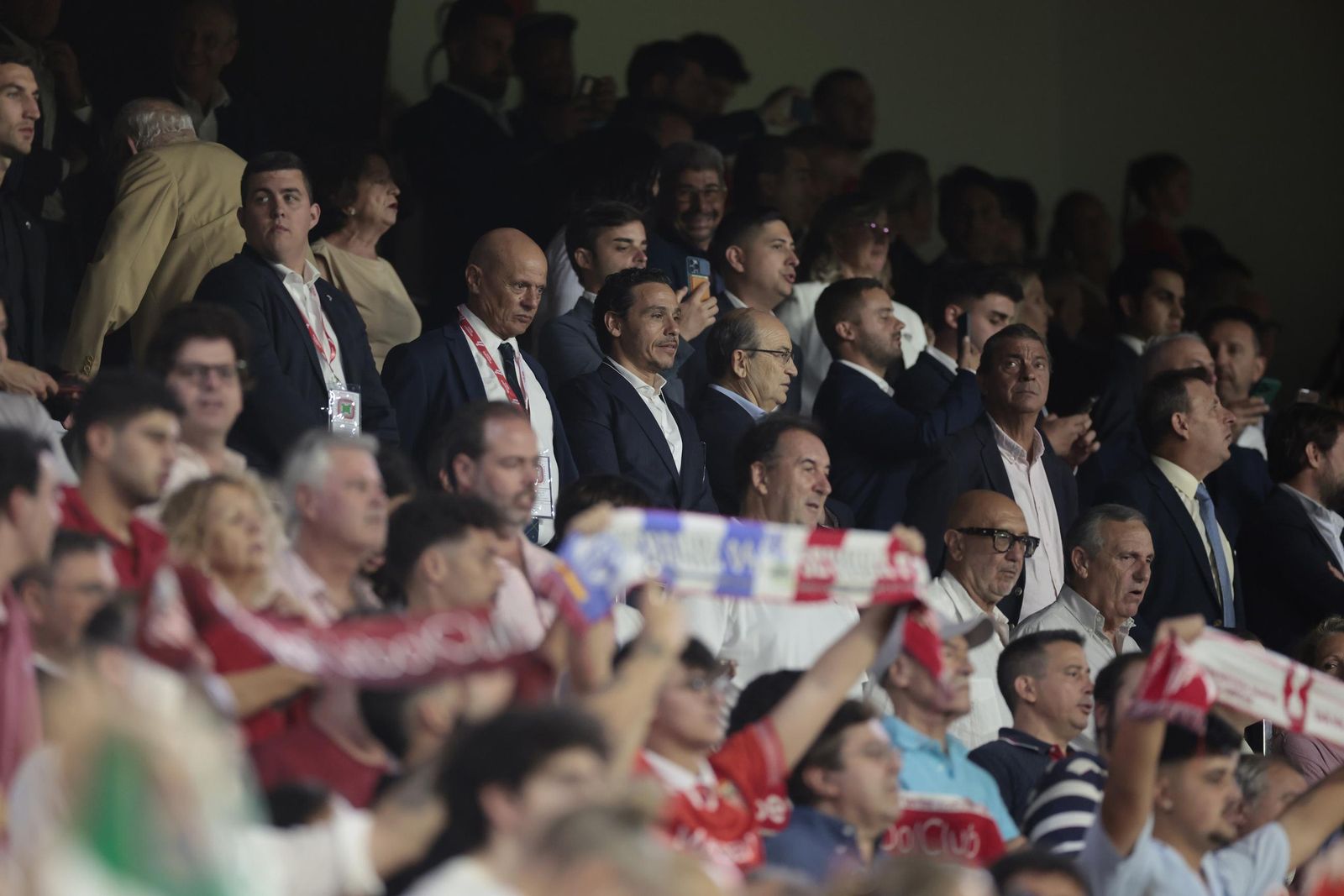 Búscate en las fotos del Sevilla - Elche