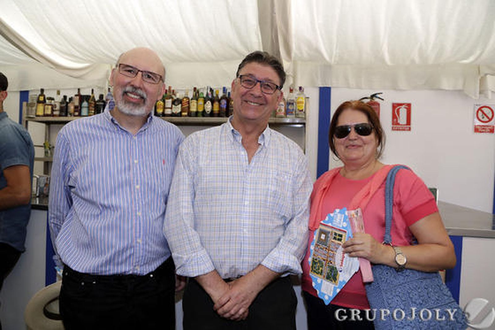 Paco González, candidato de UPyD a la Alcaldía de Jerez, con Loli Navas y Paco González.

Foto: Manuel Aranda
