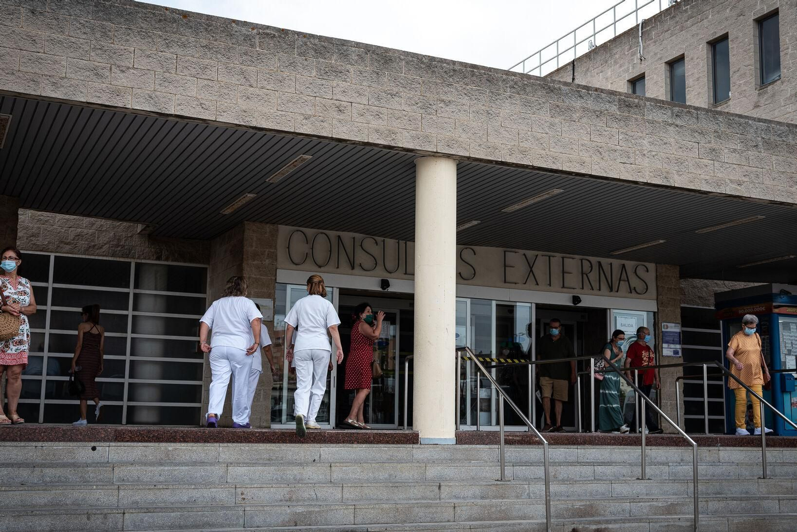 Exteriores del Hospital Juan Ramón Jiménez.
