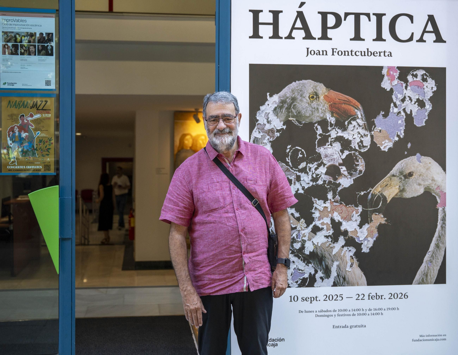 El comisario Sema D'Acosta y el artista Joan Fontcuberta presentan la exposición Háptica de la Fundación Unicaja, en imágenes