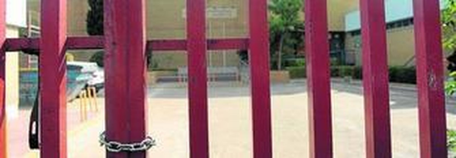 Instalaciones del polideportivo Las Américas cerradas.