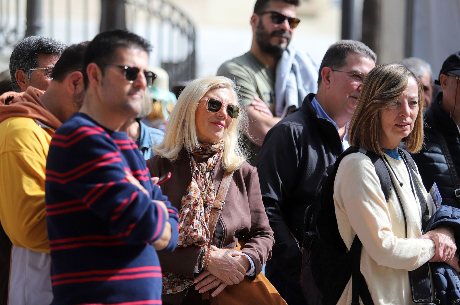 Imágenes del ambiente en la mañana de carnaval en Huelva