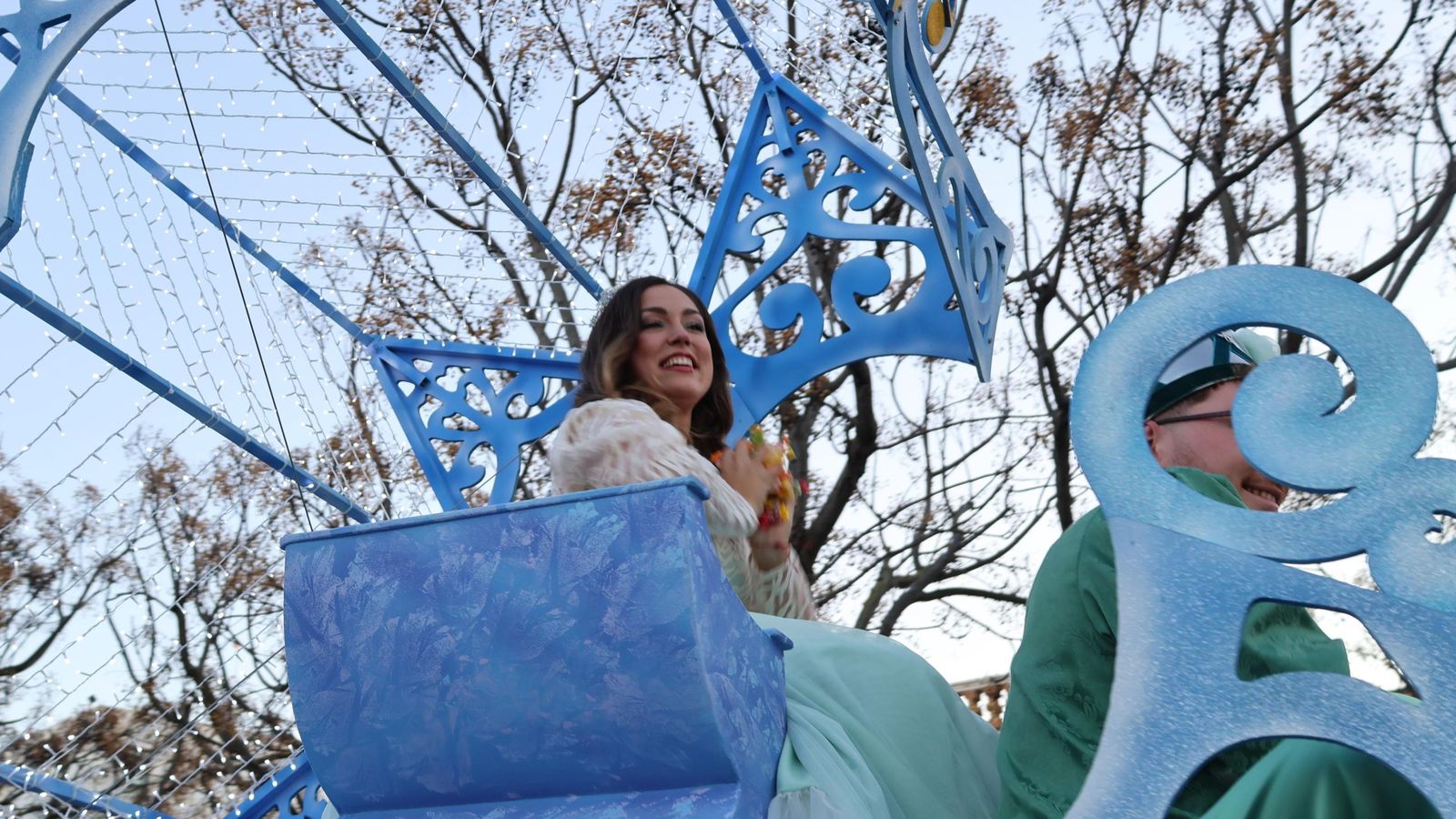 La Estrella de Oriente, encarnada por María Parrado, al inico de la cabalgata.