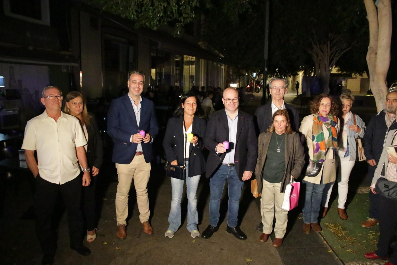 Apagón y velas encendidas de los hosteleros para protestar contra el abuso eléctrico